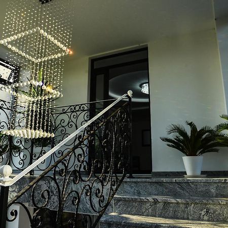 Mesecev Konak Bed and Breakfast Ni Esterno foto