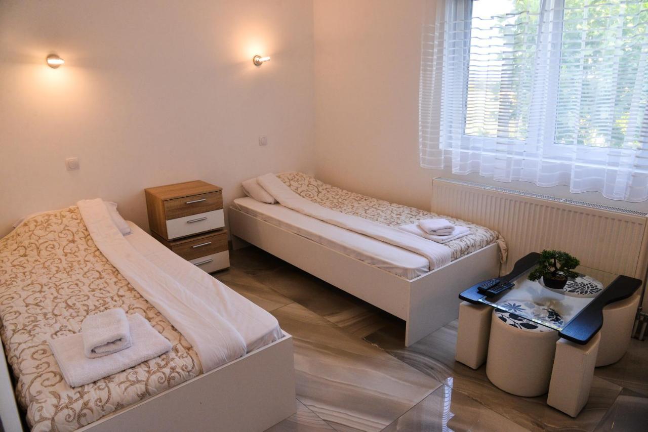 Mesecev Konak Bed and Breakfast Ni Esterno foto