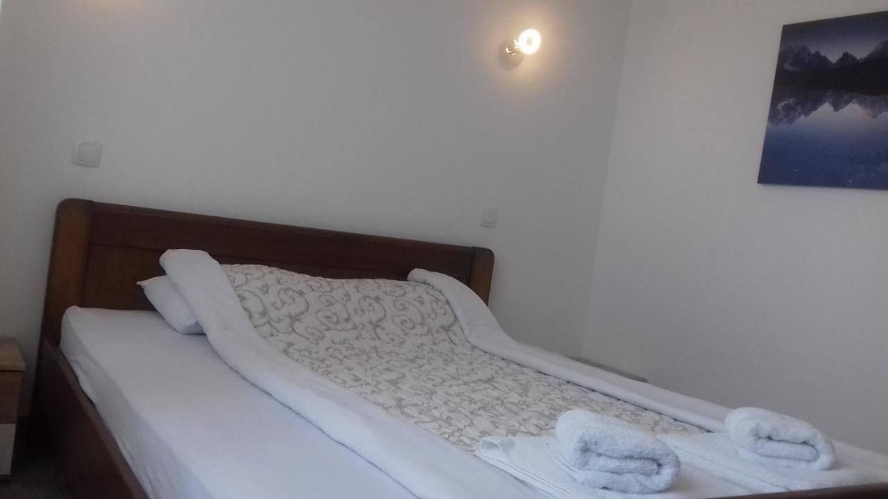 Mesecev Konak Bed and Breakfast Ni Esterno foto