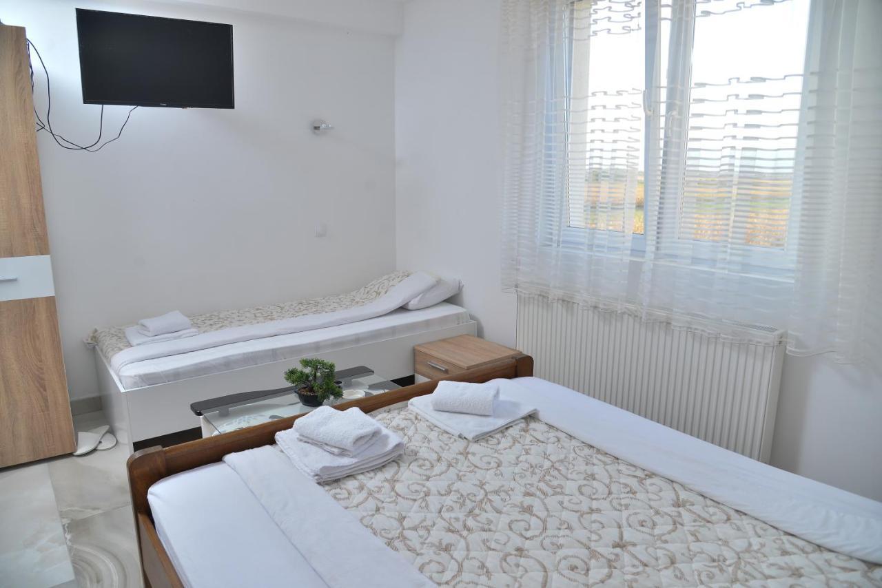 Mesecev Konak Bed and Breakfast Ni Esterno foto