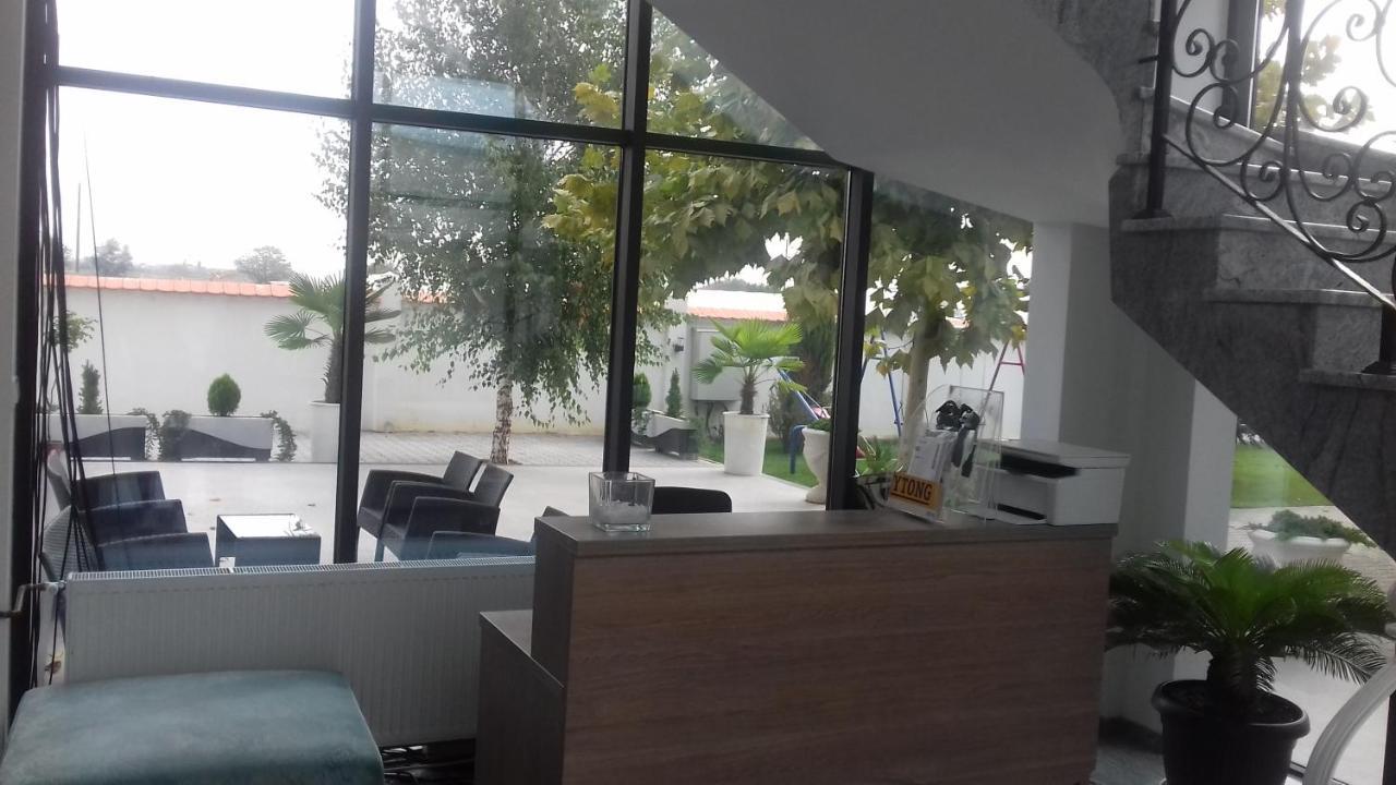 Mesecev Konak Bed and Breakfast Ni Esterno foto