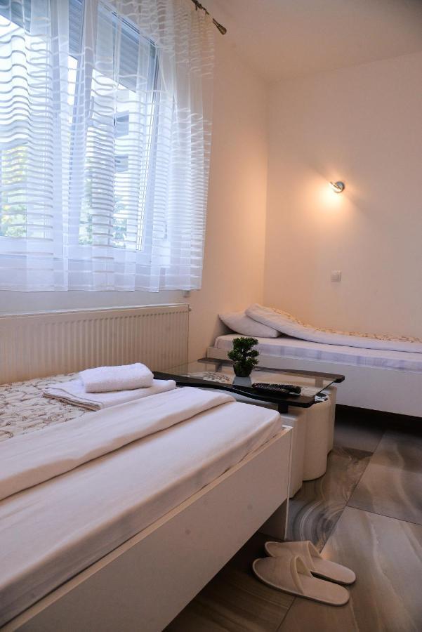 Mesecev Konak Bed and Breakfast Ni Esterno foto