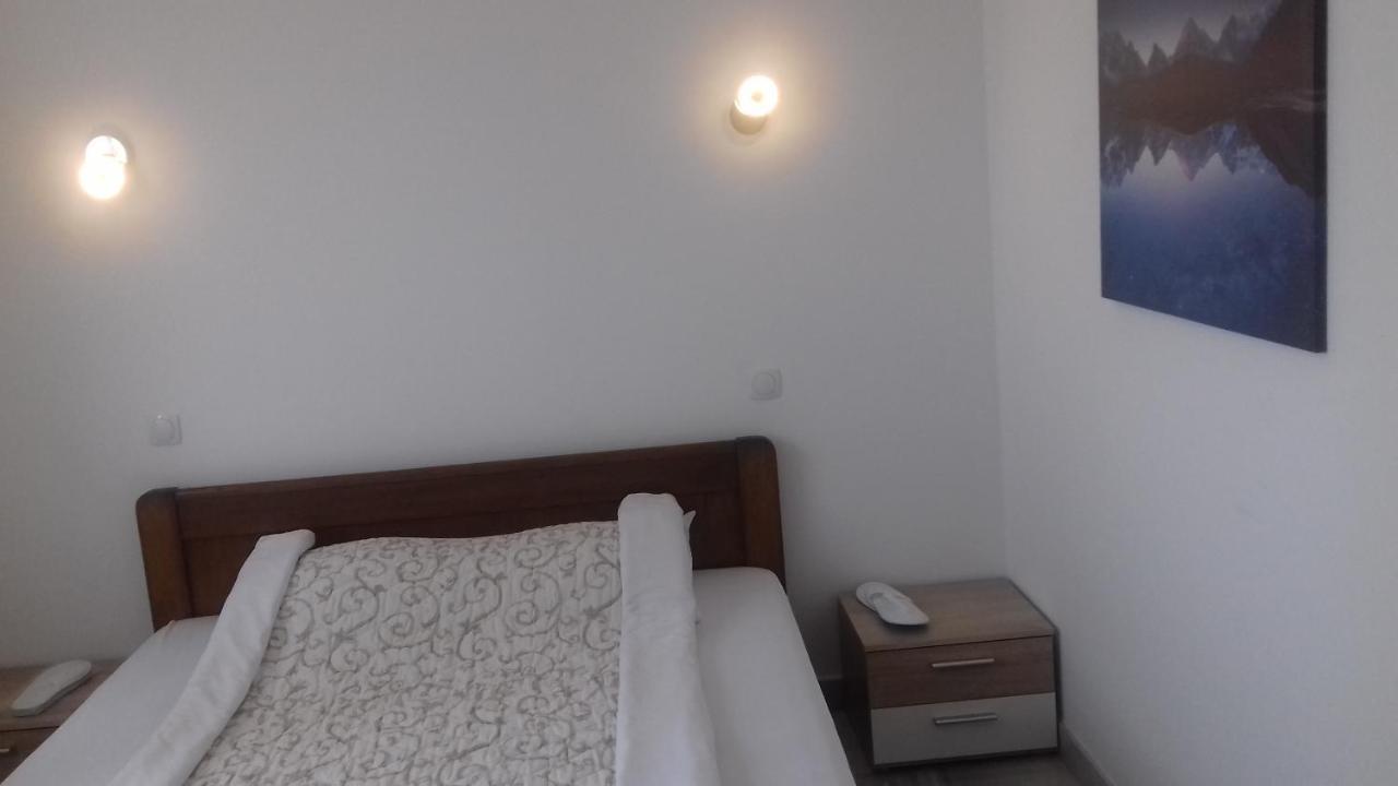 Mesecev Konak Bed and Breakfast Ni Esterno foto